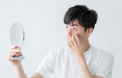 안구가 노란 남성