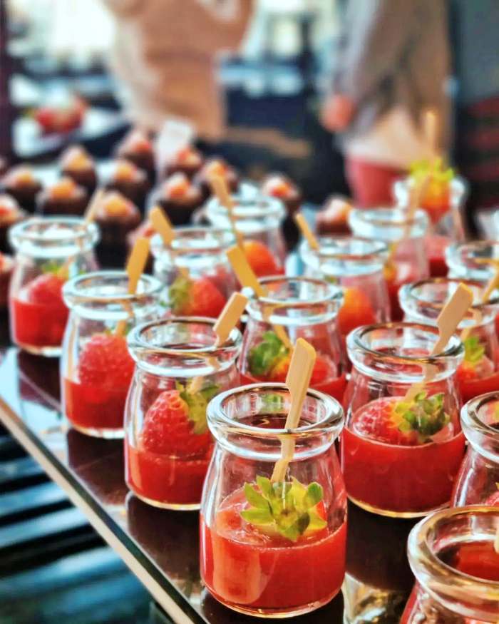 생방송투데이 용산 신용산 딸기 디저트 뷔페 맛집