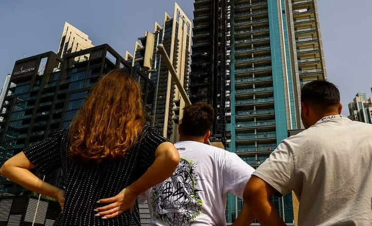 세계 최고층 버즈 칼리파 인근 35층짜리 두바이 아파트 전소 VIDEO: Fire breaks out in 35-storey building in Dubai
