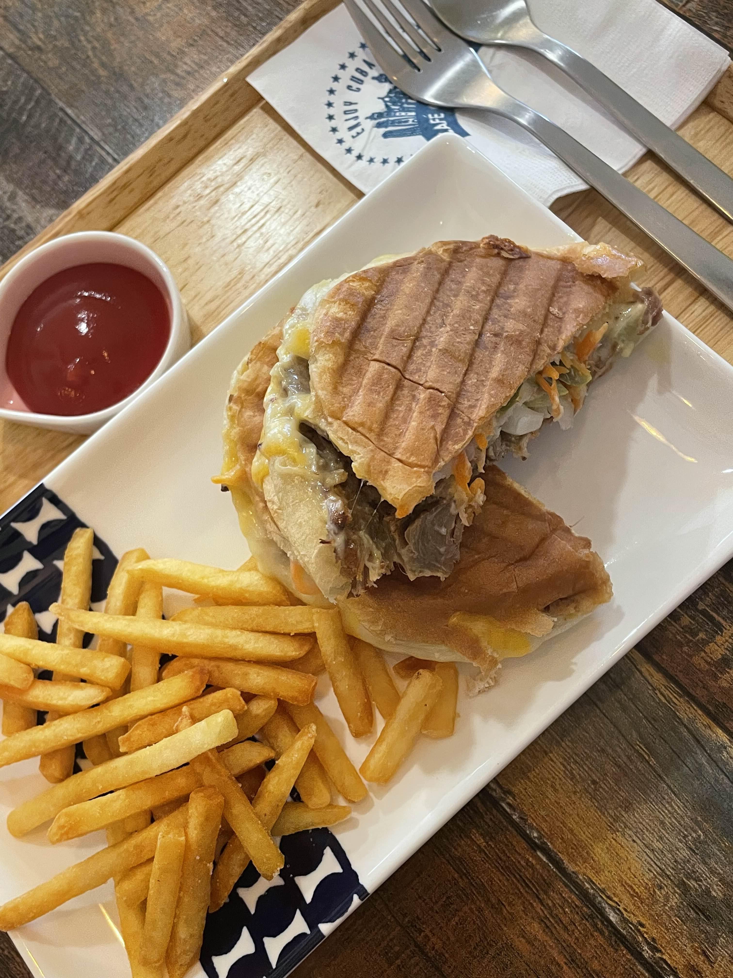 쿠바식 샌드위치 전체샷 사진