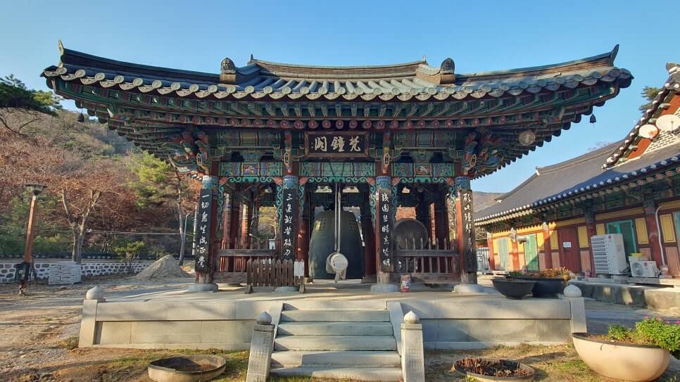 안성 청룡사 : 남사당패의 숨결과 서운산의 비경을 품은 천년 고찰에 스며든 불교 문화와 고려·조선의 역사