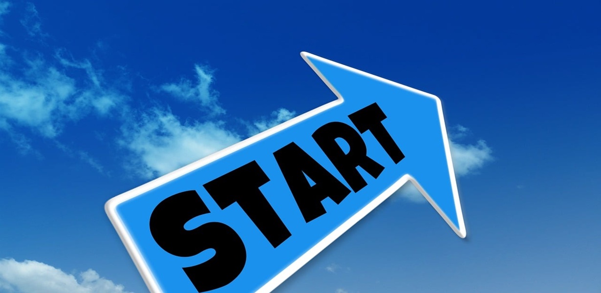 하늘을 배경으로 START 화살표가 그려진 루틴 시작 이미지