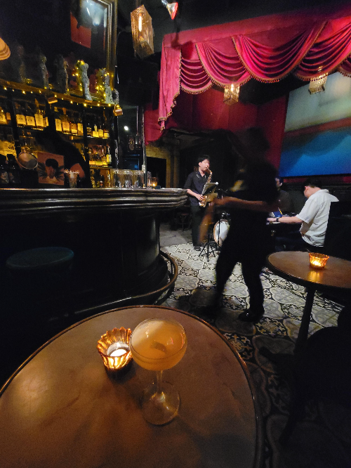 Smalls Bar &amp; Live Music