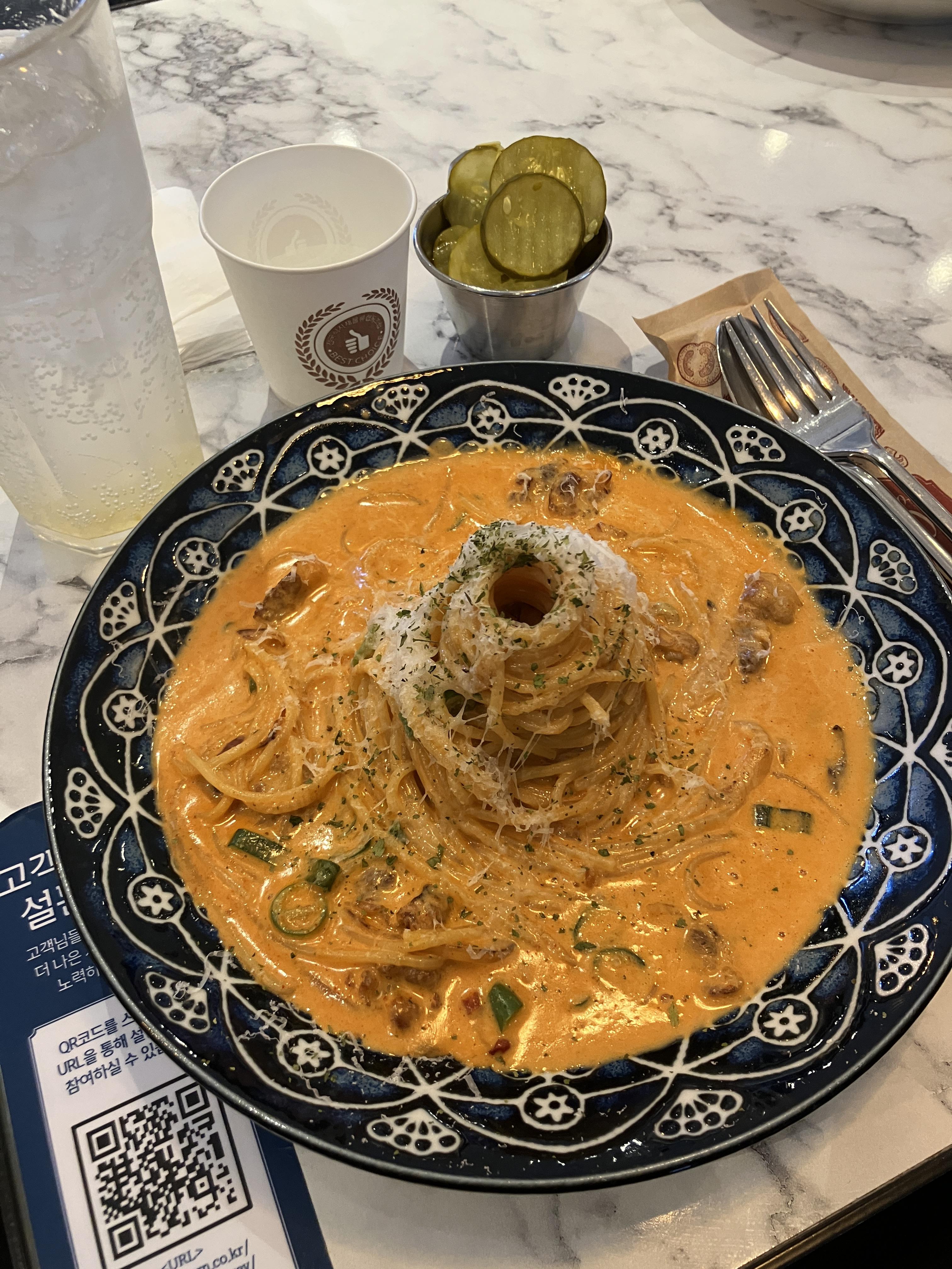 롤링파스타 매운 크림 파스타