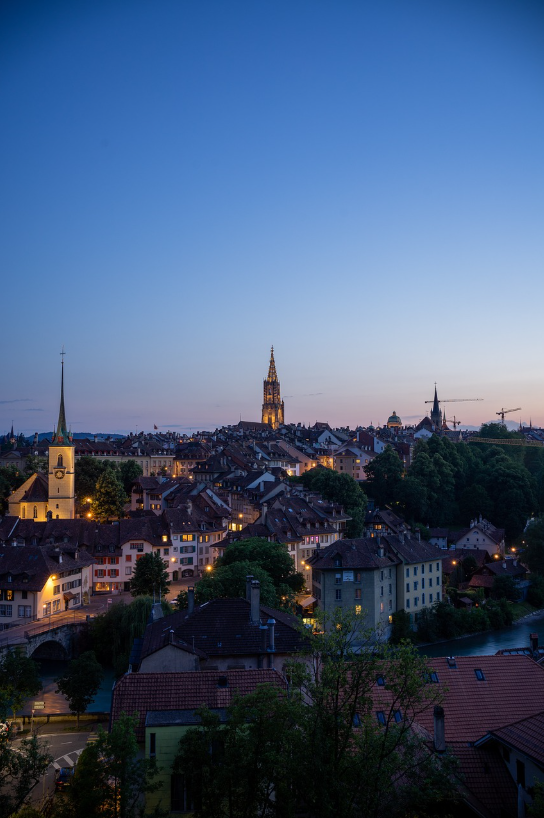 잠 못 드는 여행자의 밤, 여행지에서 경험하는 색다른 새벽