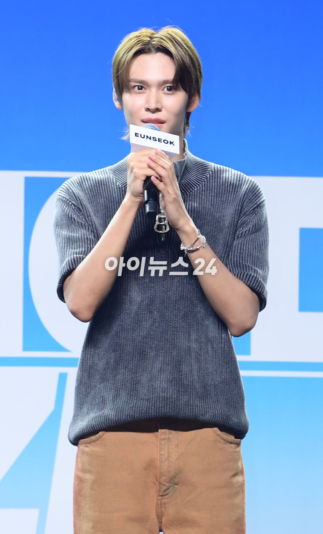 그룹 라이즈(RIIZE) 은석이 4일 오후 서울 용산구 한남동 블루스쿼어에서 열린 라이즈 데뷔 앨범 쇼케이스 'RIIZING DAY: RIIZE Press Premiere'에 참석하고 있다. [사진=정소희 기자]