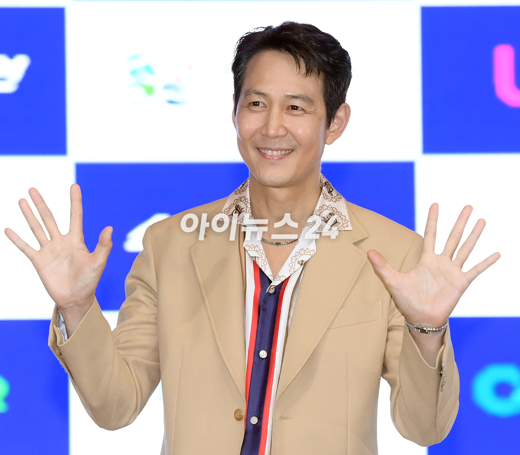 배우 이정재가 27일 오후 인천 연수구 인천글로벌캠퍼스에서 진행된 제2회 청룡시리즈어워즈 핸드프린팅 행사에 참석하고 있다. [사진=정소희 기자]