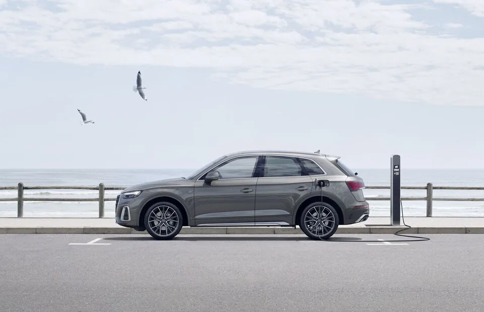 아우디 Q5 TFSI e 이미지