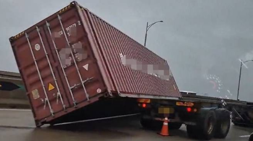 인천대교 위에서 떨어진 컨테이너, 모두가 아찔했던 그 순간