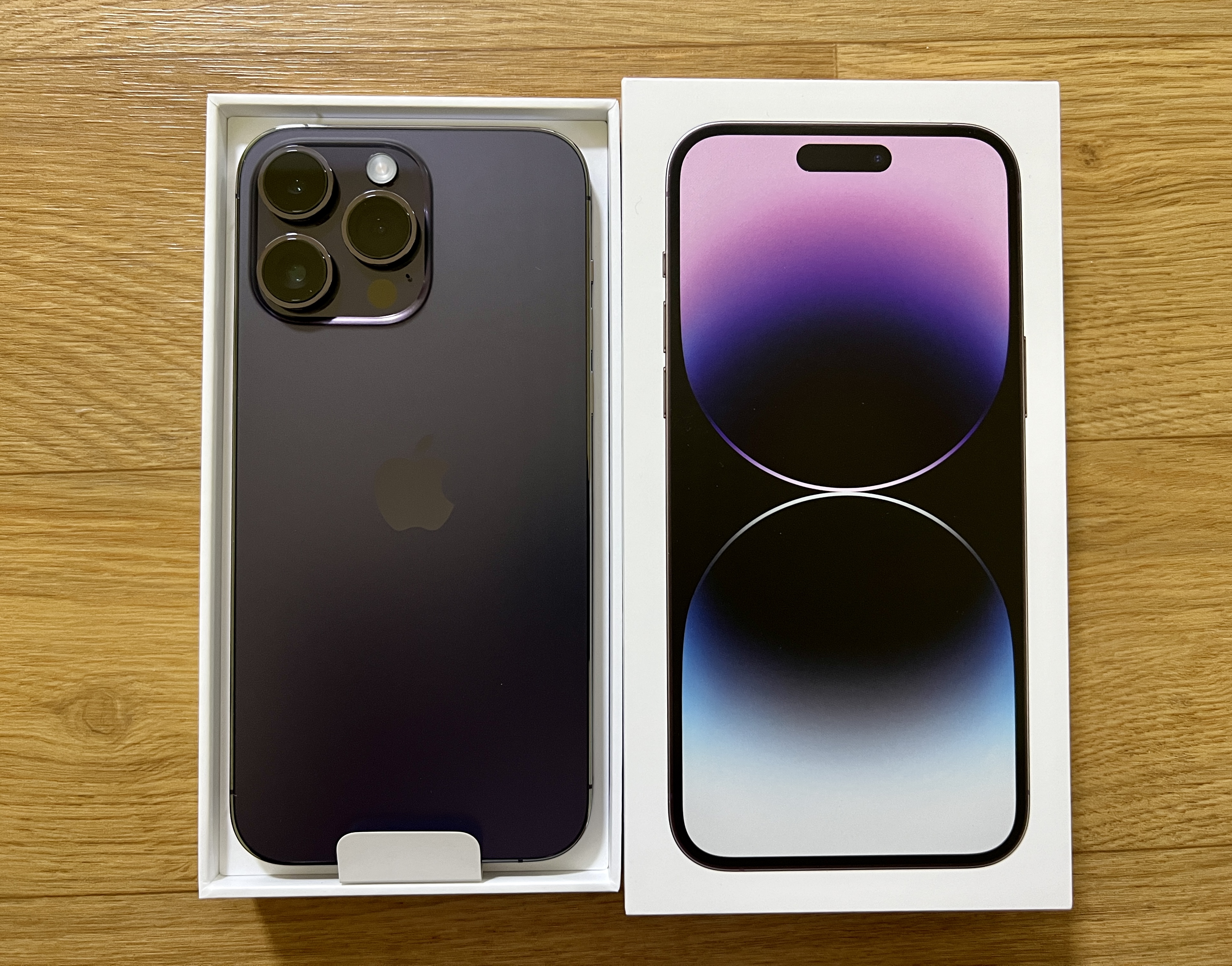 영롱한 보랏빛 아이폰