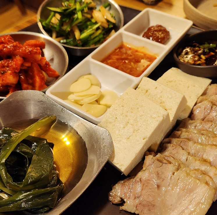 생방송투데이 두부보쌈 한 상 맛집 위치 및 정보(외국인의밥상 종로 두부 맛집)