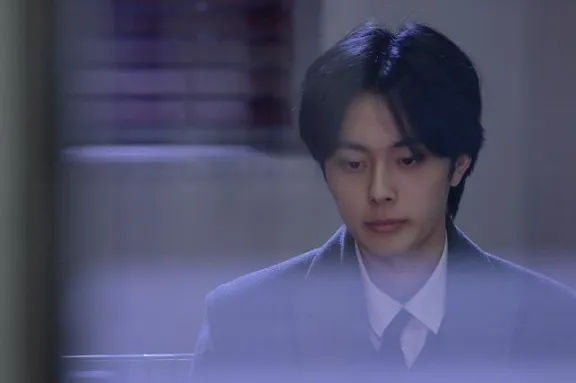 돈도 빽도 없는 학교 서열 최하위 이강진(유선호)