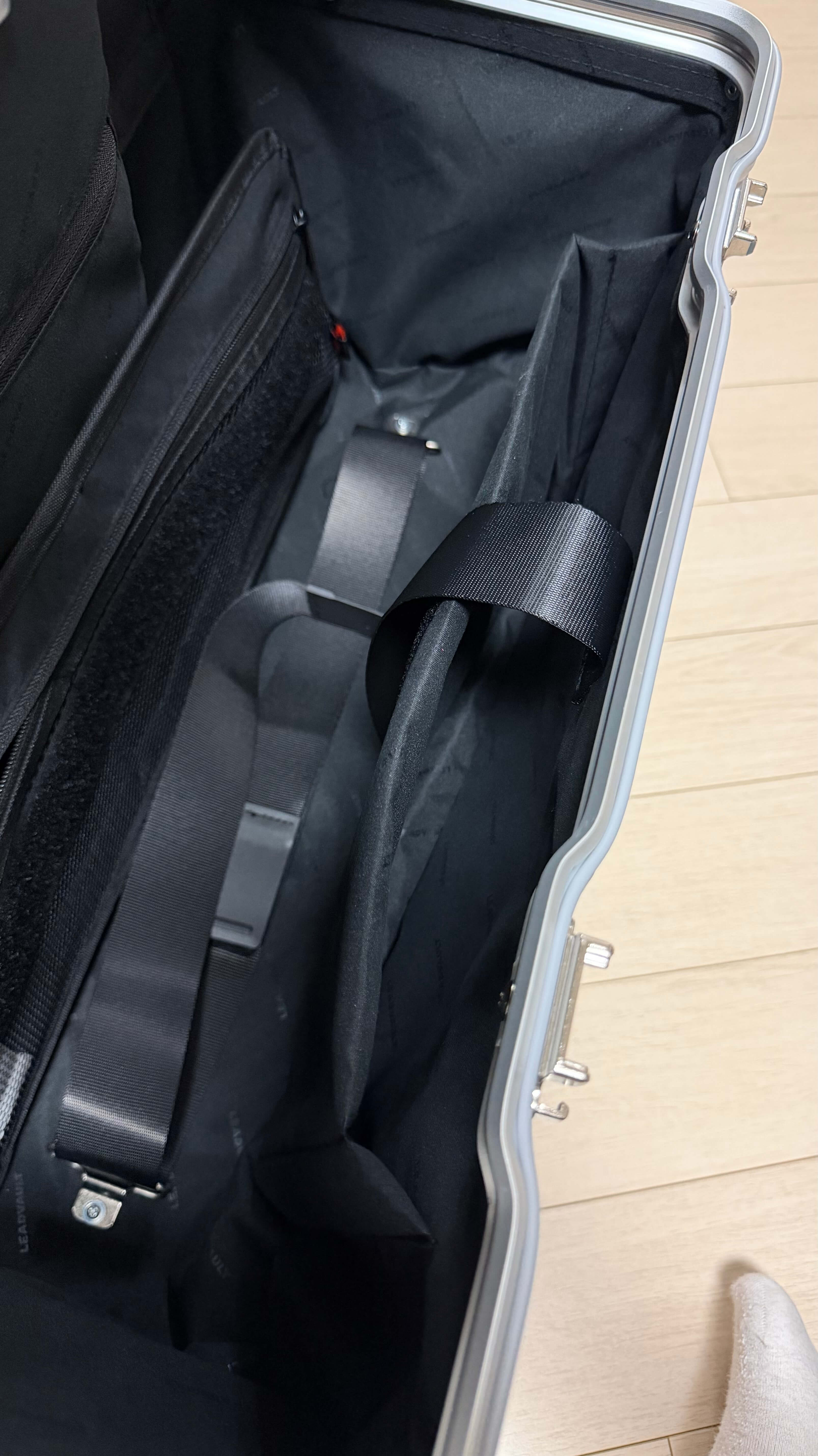 리드볼트 캐리어 플랩