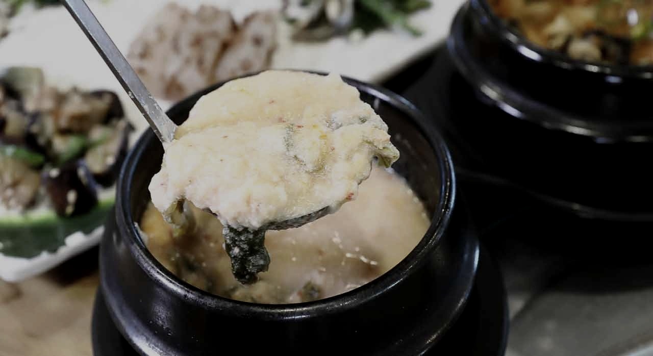 최근 &lsquo;흑백요리사2&rsquo; 임성근 셰프의 신규 매장 소식으로 파주 심학산 맛집이 화제다. [ⓒ네이버플레이스 심학산두부마을]