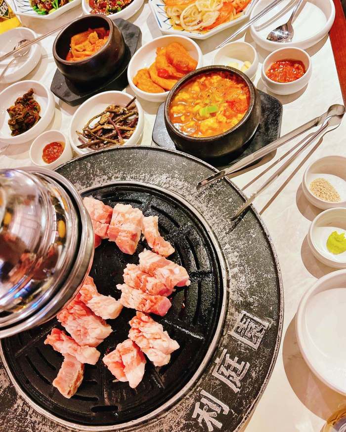 생방송투데이 서대문 연희동 삼천 번의 수제 칼집 삼겹살 맛집