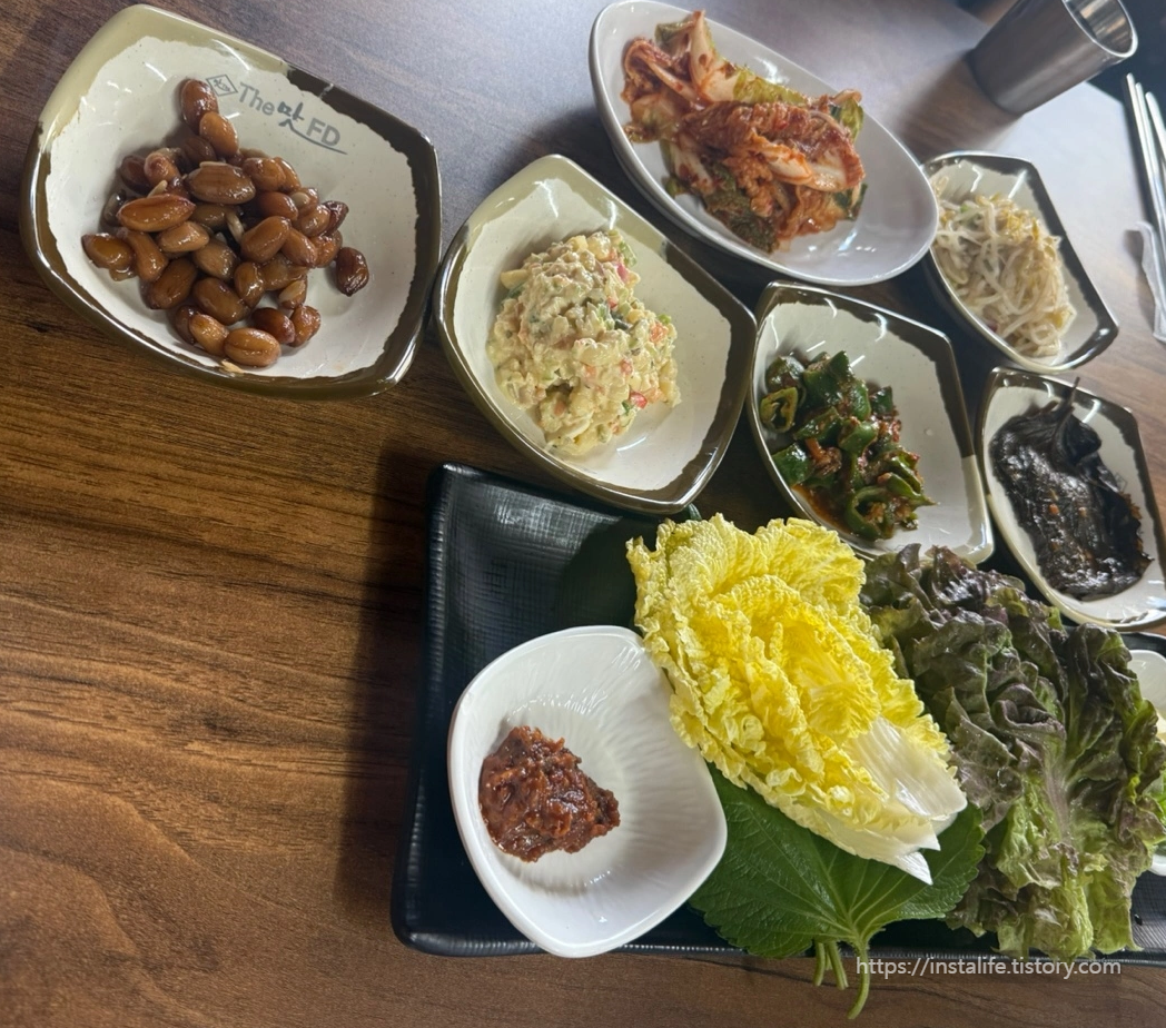 피플즈 반찬구성