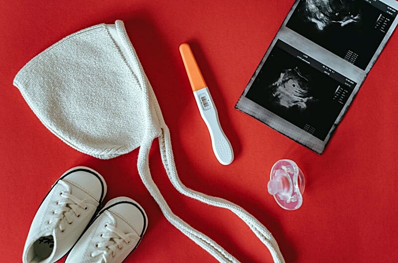 아기-신발-모자-초음파-사진의-모습