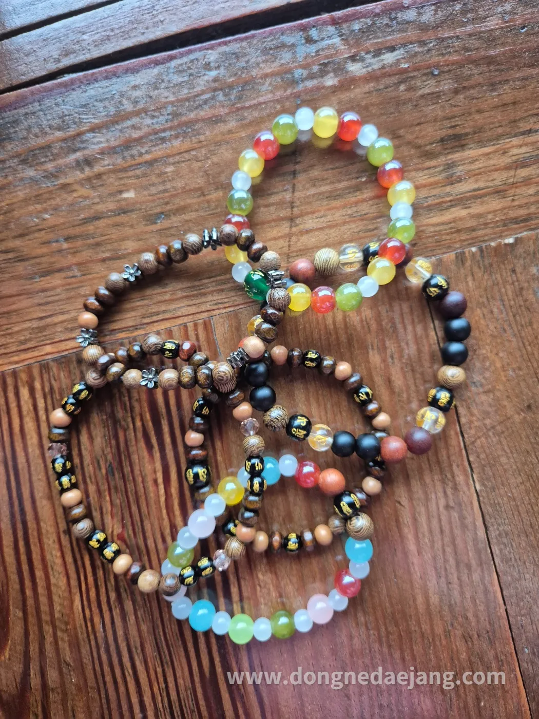 가족들과 나를 위해 직접 만든 알록달록한 염주 완성품