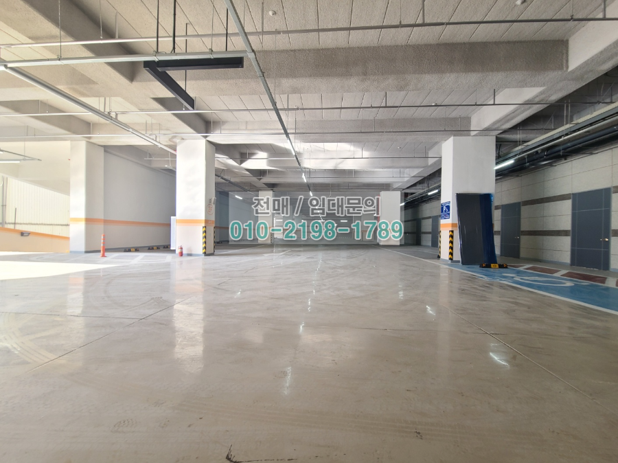 드라이브인 통로 및 주차 사진