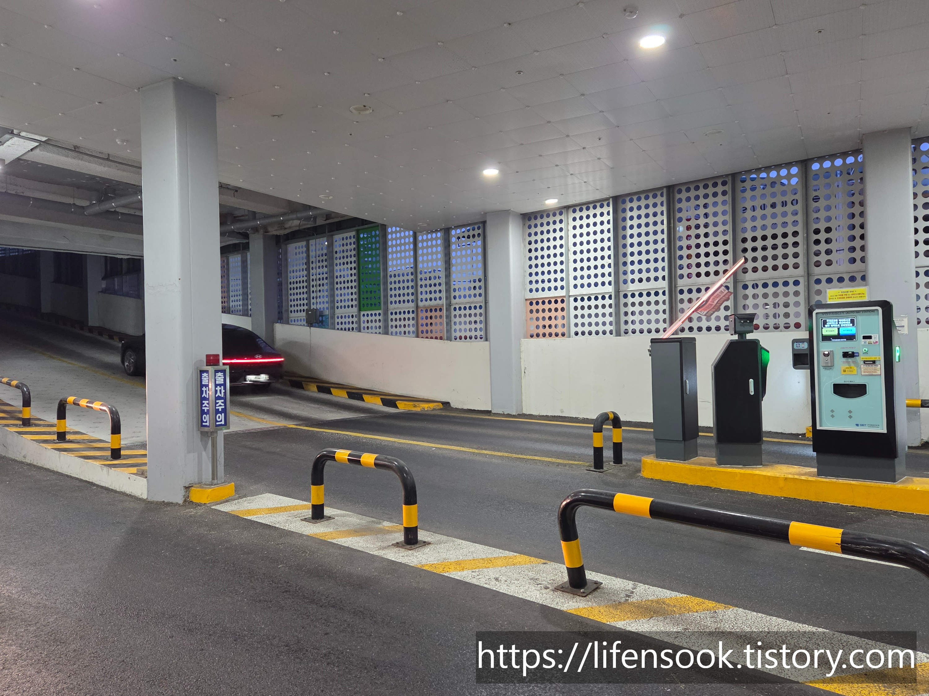 마장먹자골목 타운 1층 주차장 입구