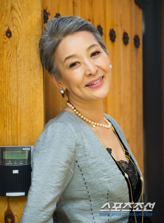 윤석화 별세