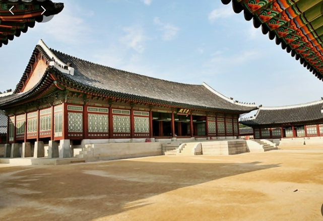 경북궁 안에 있는 교태전 모습