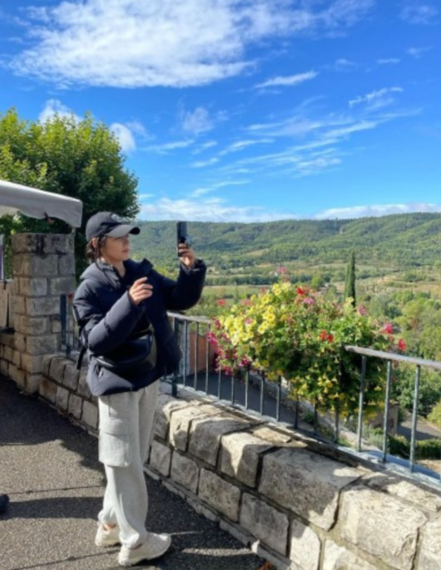 텐트밖은 유럽 한가인 패딩 퓨잡