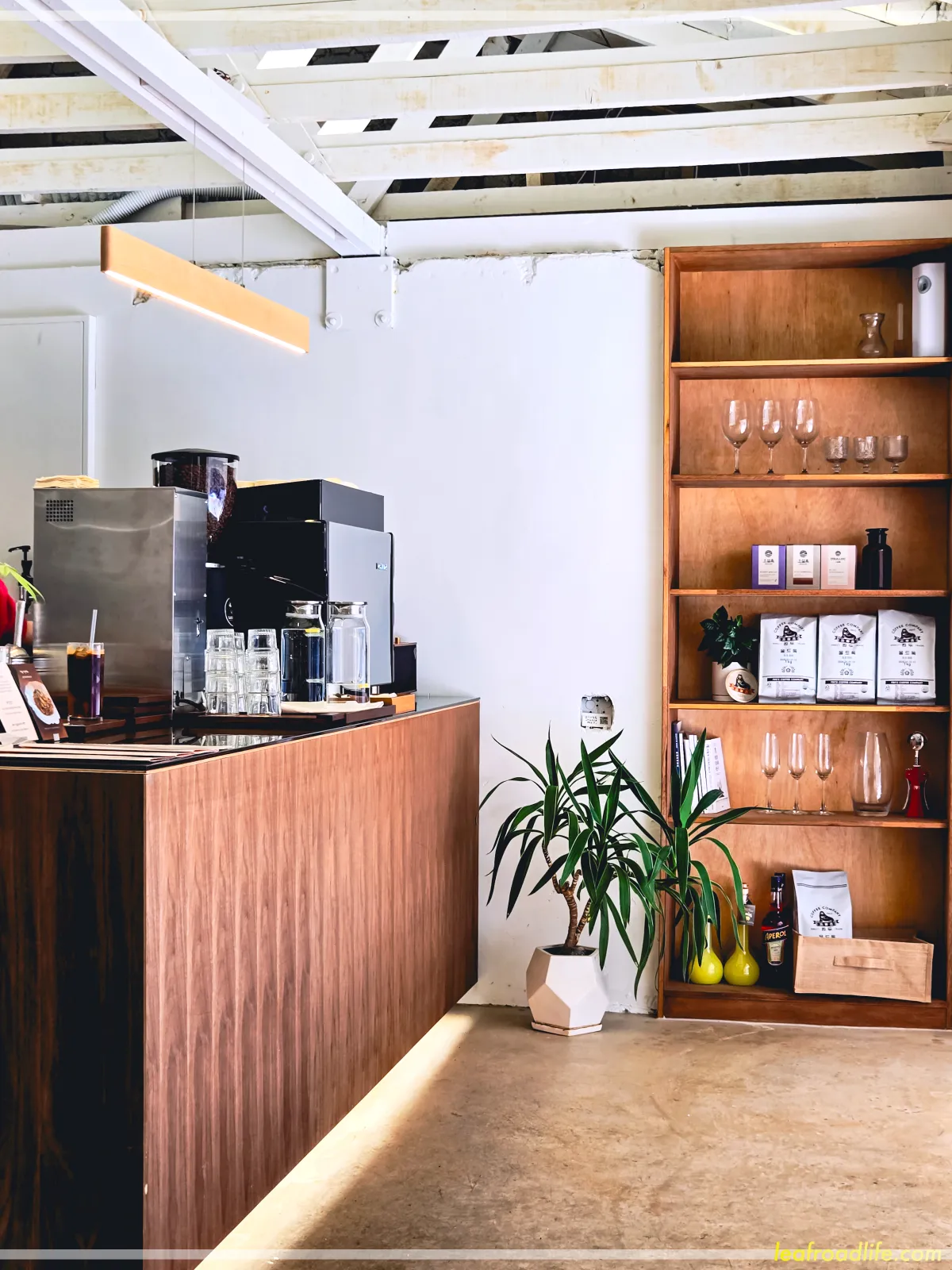 동대문구-전농동-브런치-카페-오래-카운터-모습