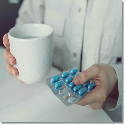 만성 콩팥병 치료 관리, 약물 복용하는 만성콩팥병 환자