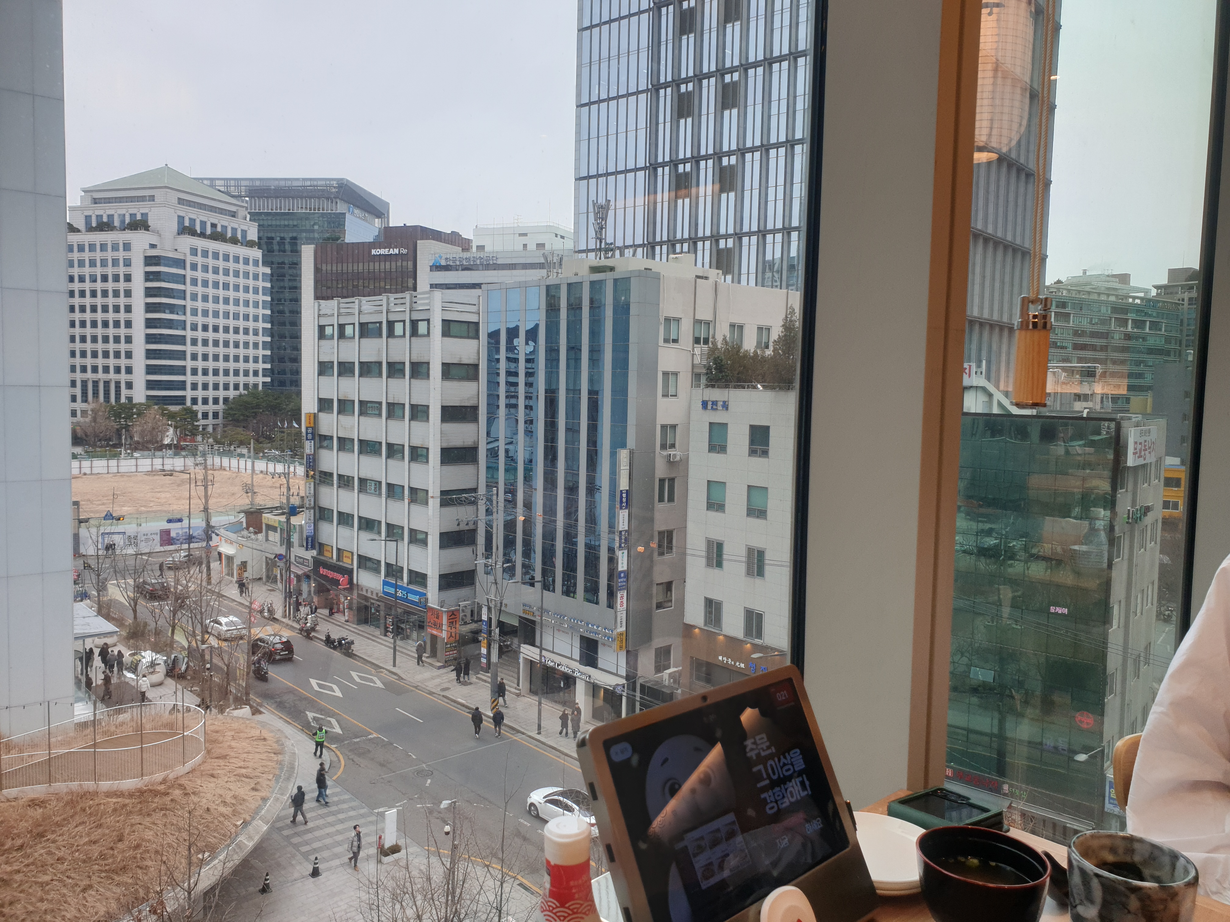 이마에스시 디타워점 내부 테이블