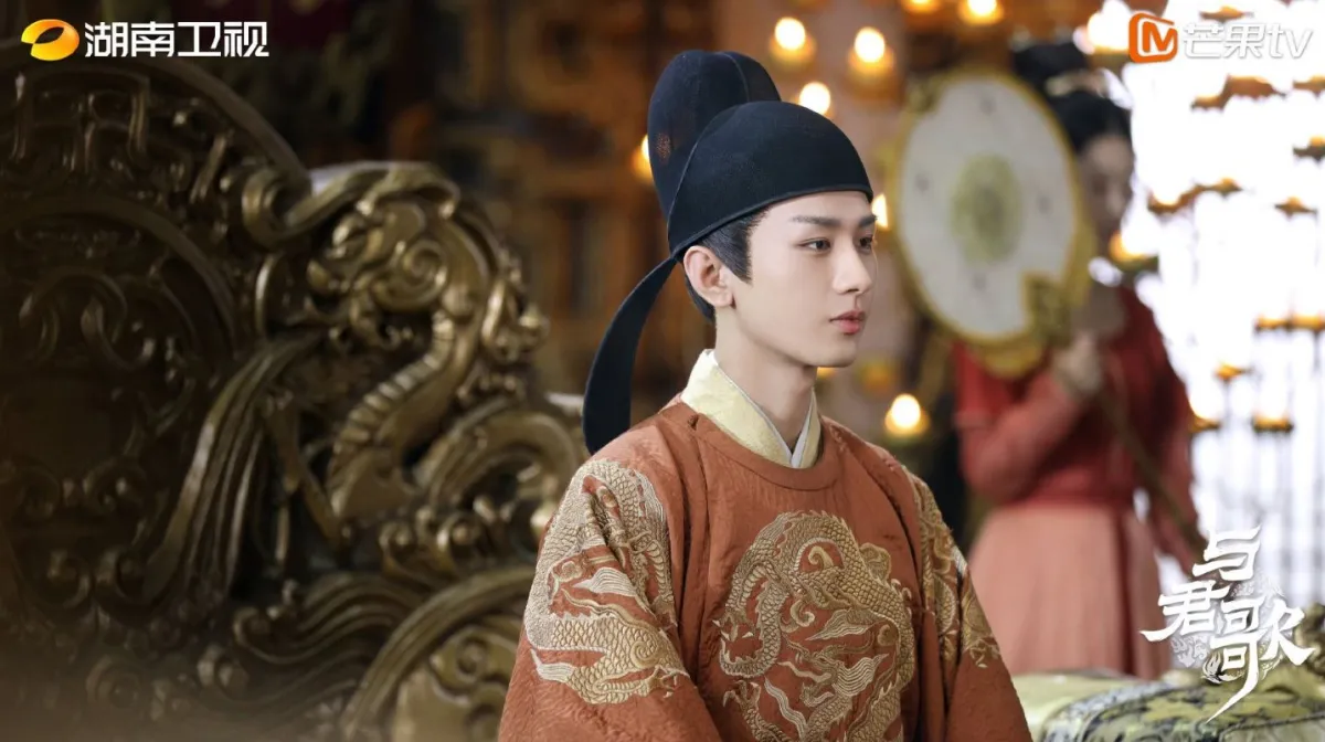 황제복을-입고있는-제염-성의