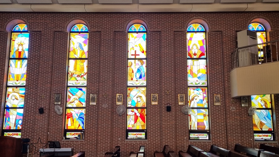 제주 효돈성당 스테인드글라스, 십자가의 길 사진