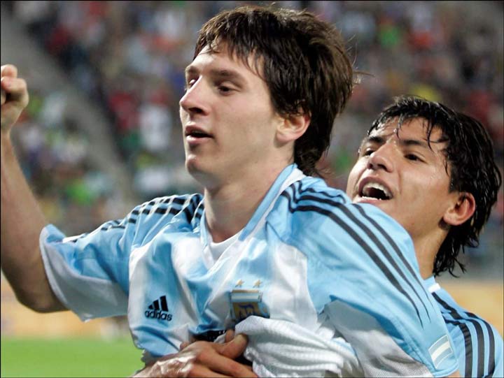메시와 찍은 어릴 적 사진
