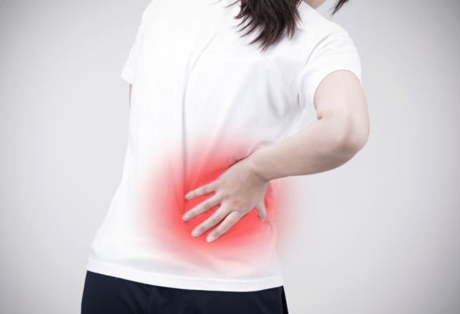 오른쪽 옆구리 뒤쪽 통증 의심되는병