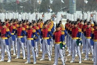 육군 사관학교 생도 열병식 사진