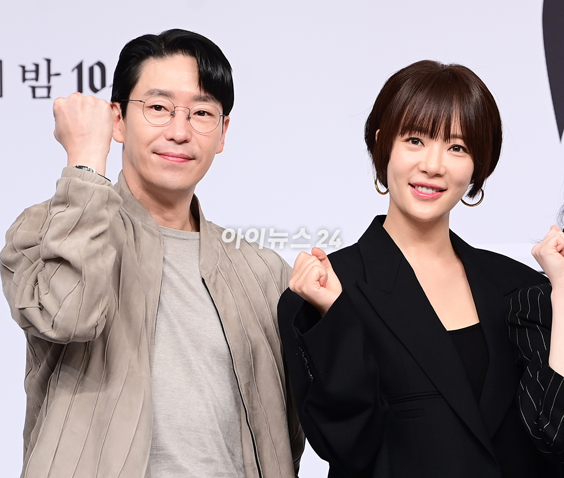 배우 엄기준과 황정음이 27일 오후 서울 양천구 목동 SBS에서 열린 SBS 새 금토드라마 &#39;7인의 부활&#39; 제작발표회에 참석하고 있다. [사진=정소희 기자]