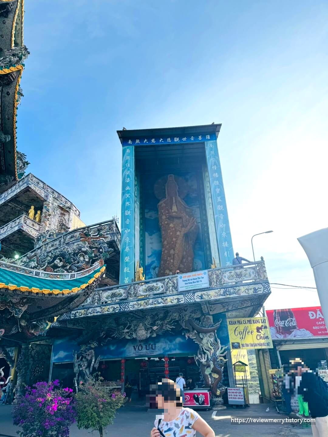 꽃불상 아래에서 본 모습