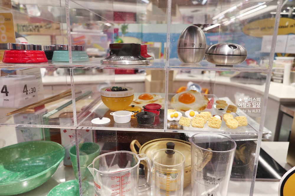 더현대서울 88라면스테이지, 라면종류는 물론 라면의 모든 것들을 구매할 수 있는 팝업스토어