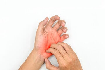 방아쇠수지증후군 통증 무시하면 안된다. 사용량이 많은 만큼 손목과 손가락에 생길 수 있는 질환도 많아 손 질환은 더 이상 생소한 질환이 아닌거 같습니다