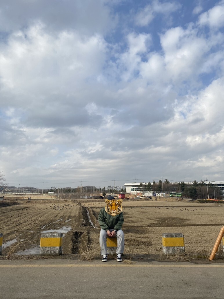 데일리 룩(오뭘입)_알파인더스트리 B-15 항공자켓 카키, 제멋 조거 팬츠 그레이, 반스 올드스쿨, 남자코디 ,남자패션, 데일리룩, 데일리패션, 데일리코디, ootd