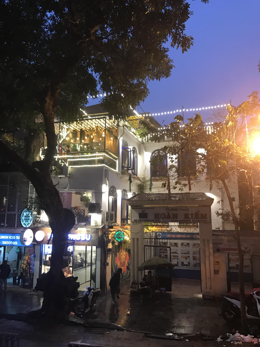 호암끼엠 호수 식당