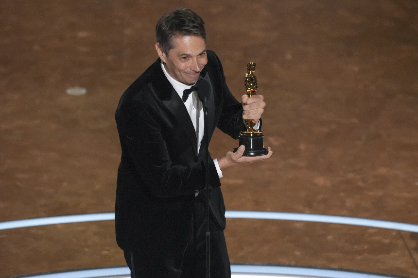 영화 '아노라' (Anora) 리뷰 - 강렬한 스토리와 현실적인 로맨스!