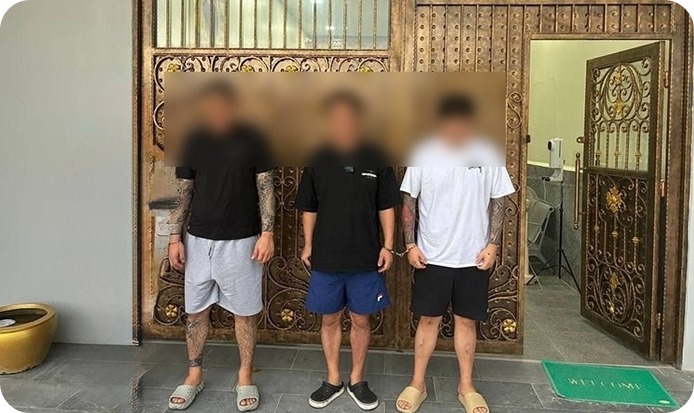 최근 캄보디아 수도 프놈펜에서 한국인 등 40여명을 데리고 온라인 사기 작업장을 운영하다 체포, 기소된 한국인 주범 3명. 크메르타임스 홈페이지 캡처