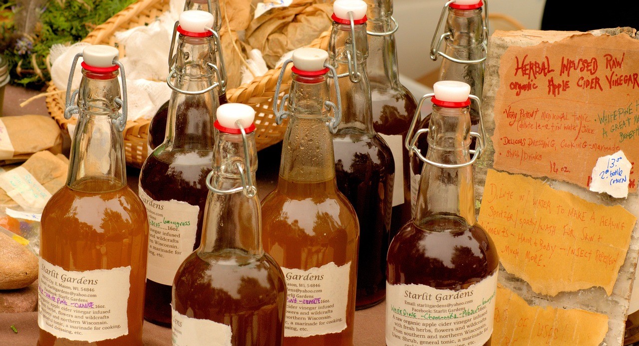 다양한 발효식초 상품이 판매되고 있는 이미지입니다.