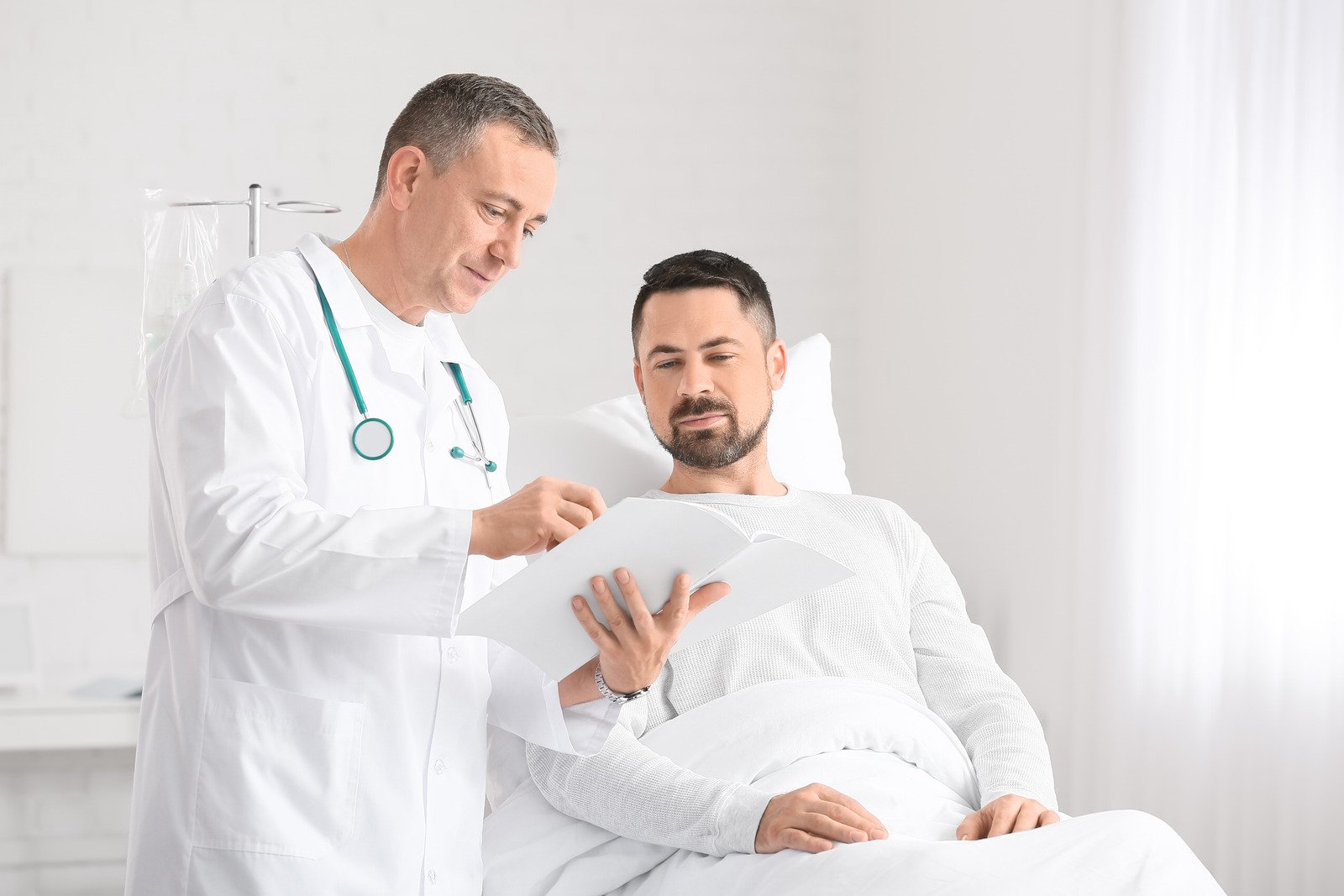 전립선암 (Prostate Cancer): 원인, 증상, 진단 및 치료 방법