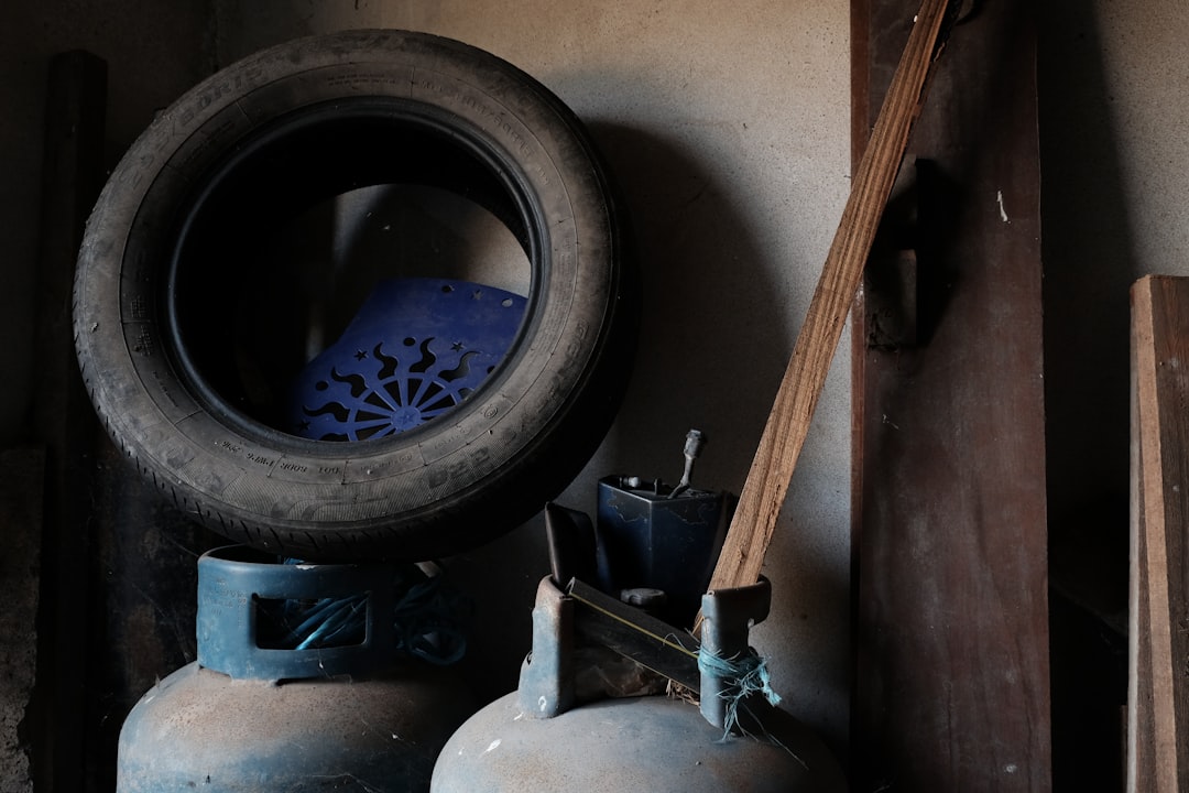 '타이어' (tire)