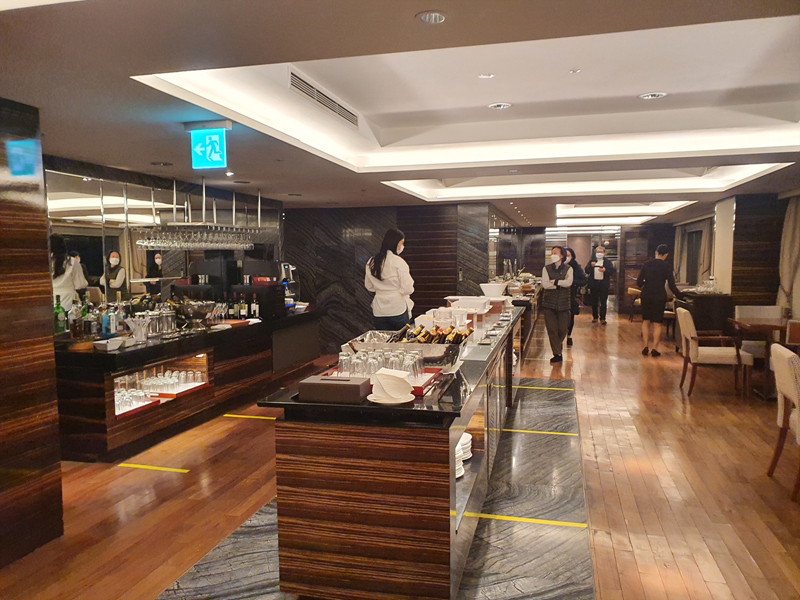 해피아워-때-라운지