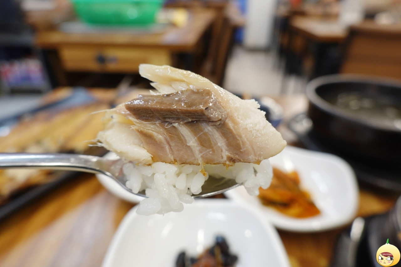 흰쌀밥에 고등어구이 한점