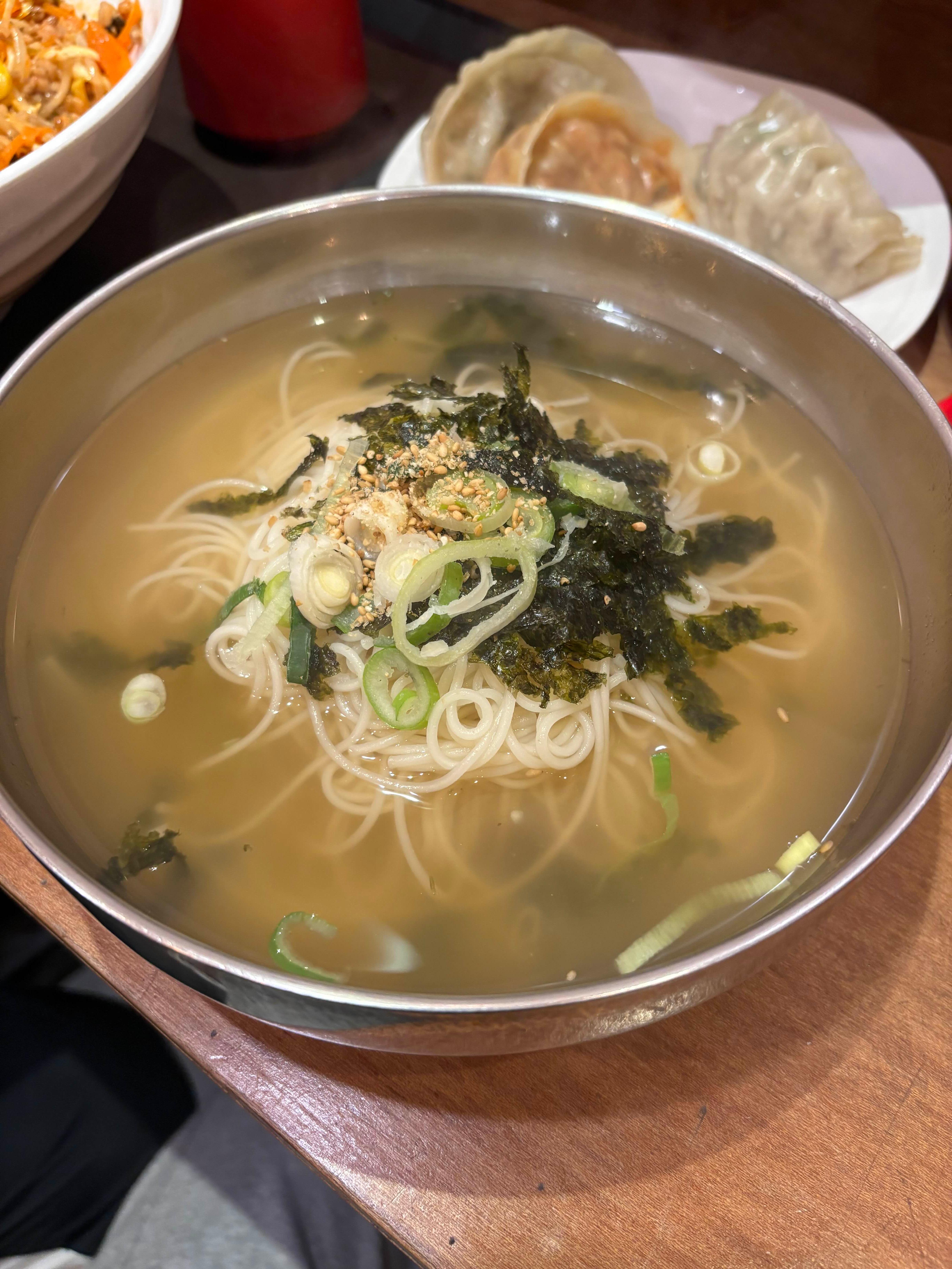 alt=&quot;망원시장 숨은 맛집 망원식당 저렴하고 맛있는 멸치국수 비빔밥&quot;