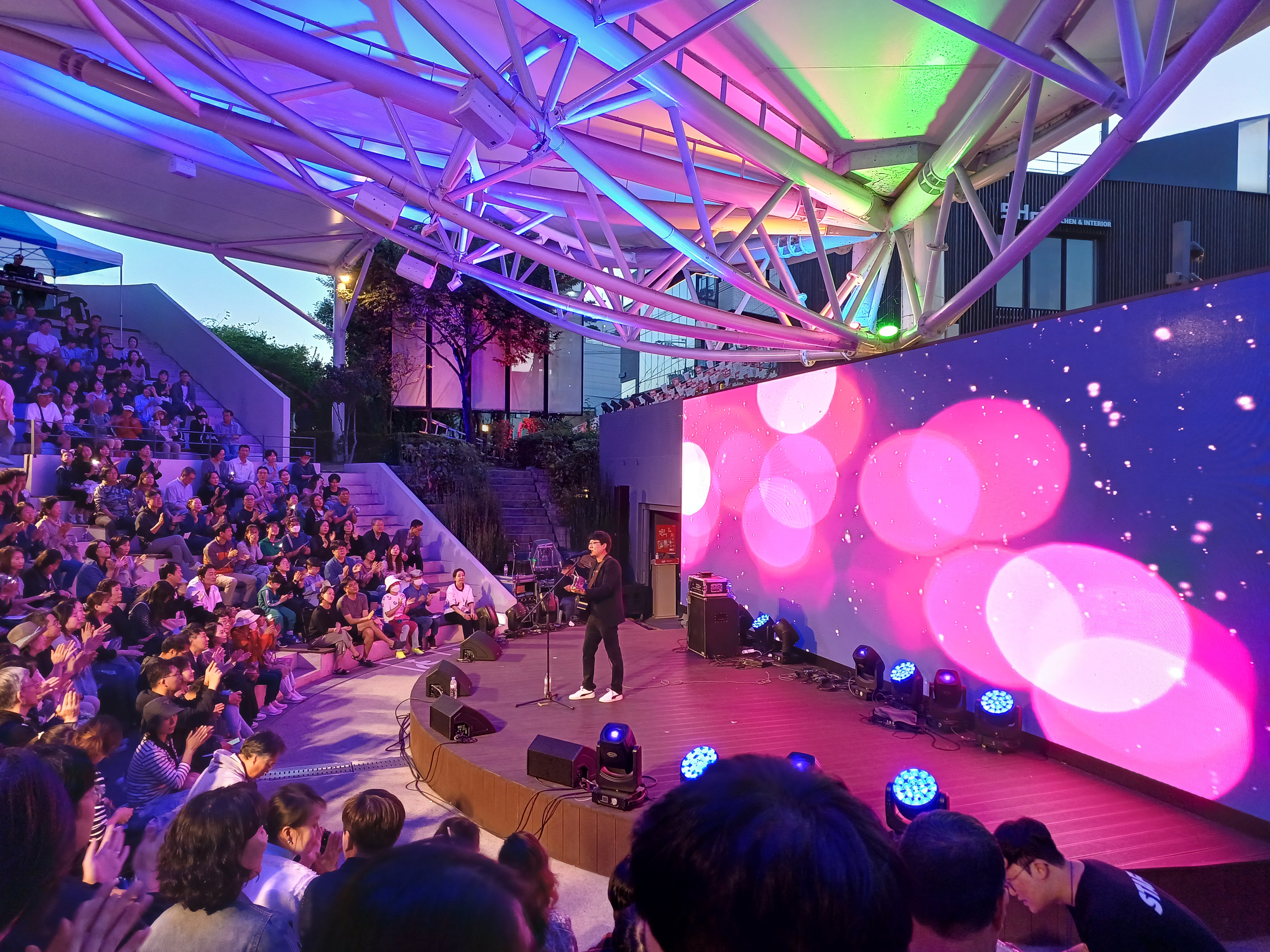 용섭-가수님-공연